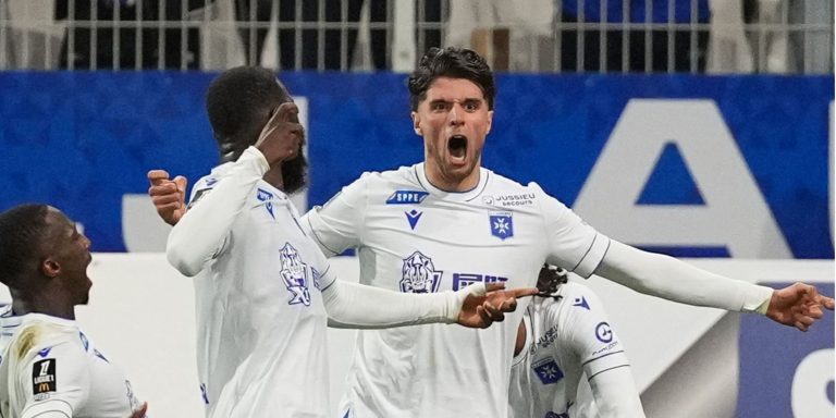 El Azzouzi ouvre son compteur..