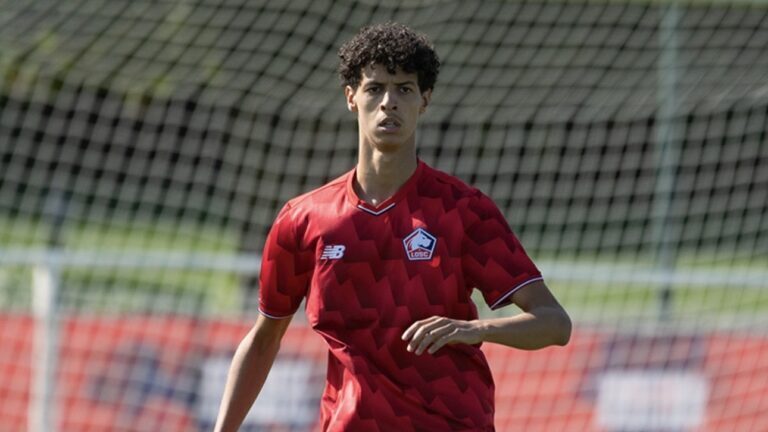 Mouad Gounfissi débute avec Lille à seulement 16 ans Mouad Gounfissi débute avec Lille à seulement 16 ans