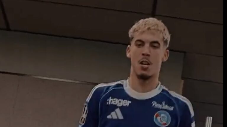 Yassir Zabiri aperçu avec un maillot de Strasbourg à l’entraînement
