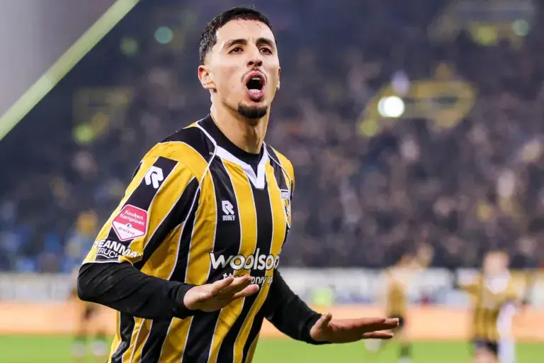 Naoufal Bannis porte Vitesse avec un doublé
