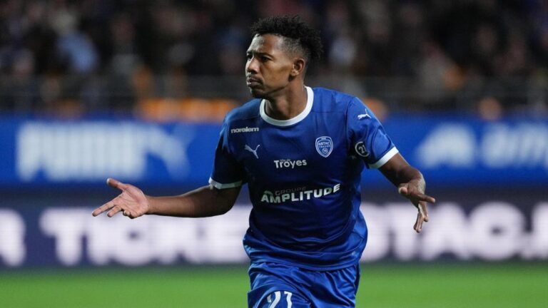 Taoufik Bentayeb dans le viseur du Genoa.