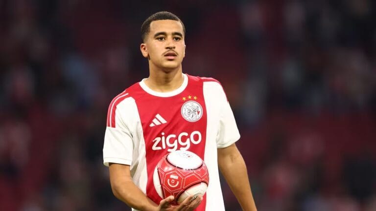 Ouazane se distingue encore avec l’Ajax