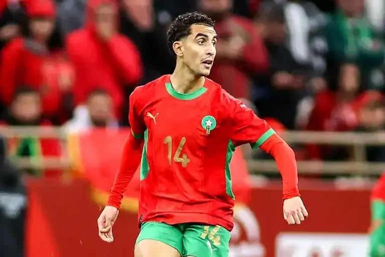 Lions de l’Atlas : Oussama Targhalline réussit 135 passes sur 136 face au Lesotho